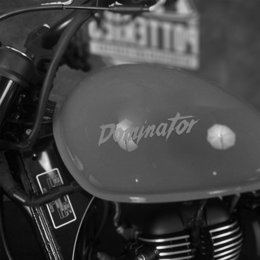 Наклейка на мотоцикл Honda Dominator