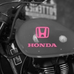 Наклейка на мотоцикл Honda logo