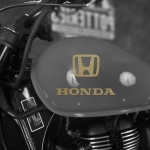 Наклейка на мотоцикл Honda logo