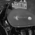 Наклейка на мотоцикл логотип Suzuki